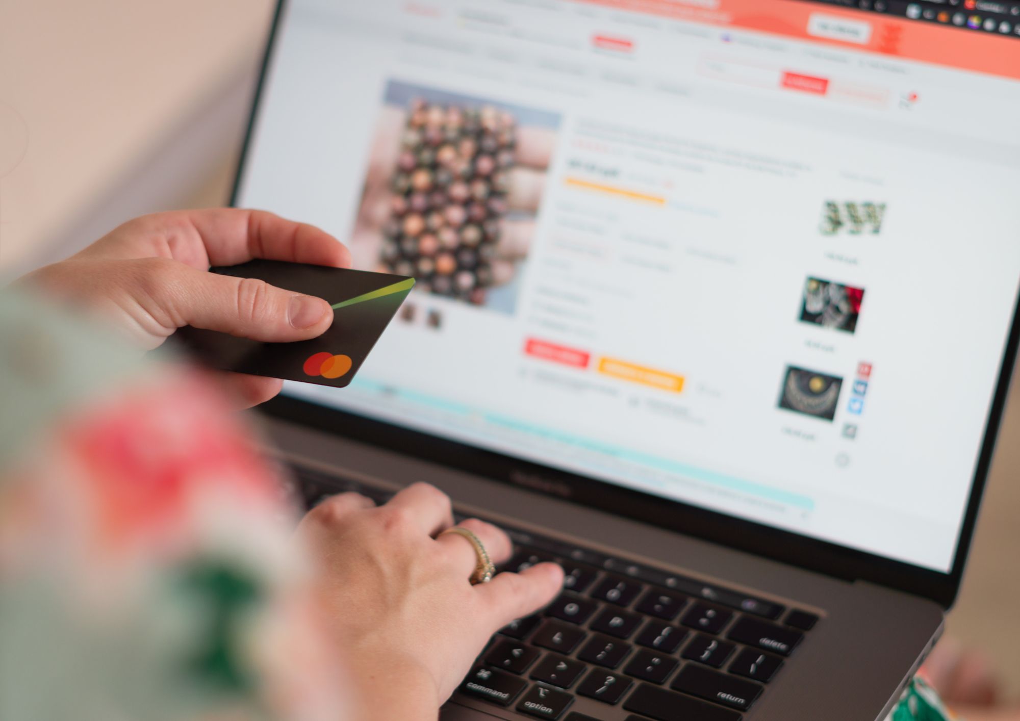 איך לקנות בגדים באינטרנט